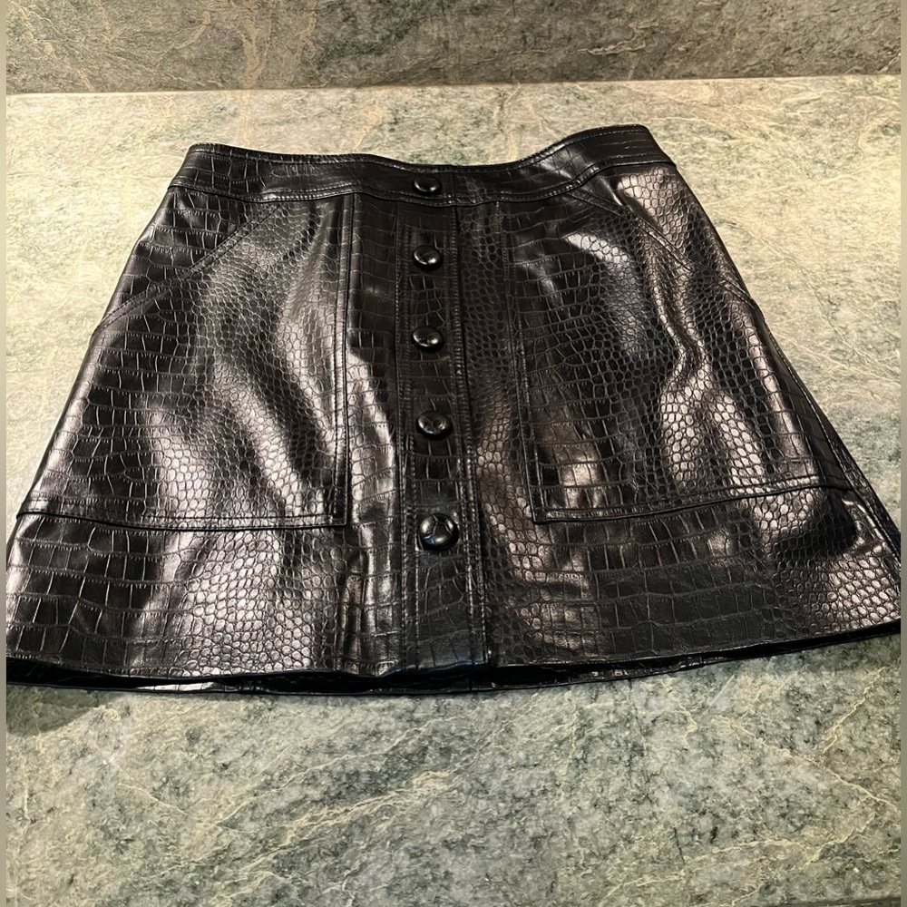 Veronica Beard faux Black Croc-Embossed Leather miniskirt in size 6